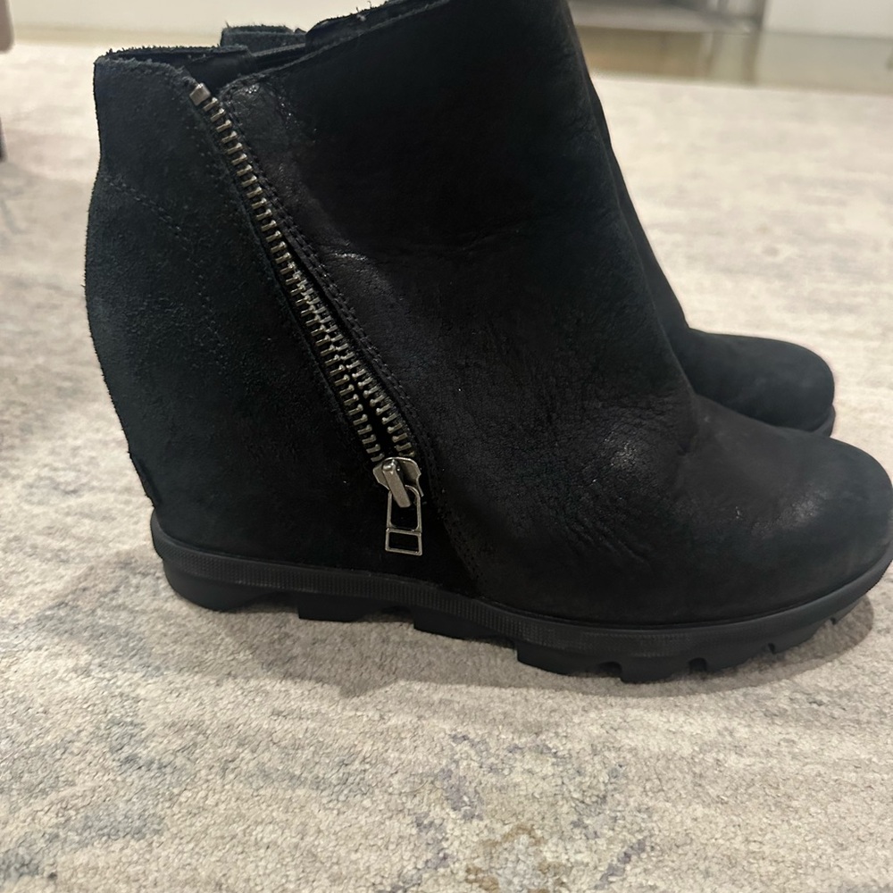 Sorel Black Wedge Boots with Zipper